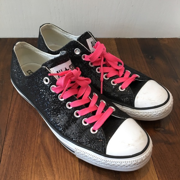 black converse with pink laces